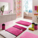 Фото: Коврики для ванной в розовом стиле