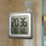 Фото: Часы на стекло в душевую кабину покажут помимо времени температуру и влажность воздуха