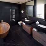 Фото: Большая ванная комната в черном цвете
