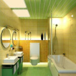 Фото: Зеленая ванная комната с использыванием пластиковых панелей на потолке