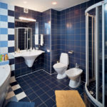 Фото: Небольшая синяя ванная комната
